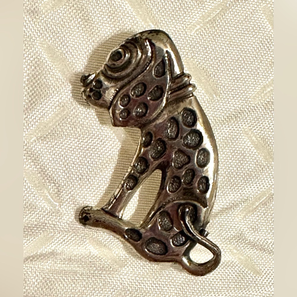 Beau Sterling Silver Dismal Desmond Dog Pin‎